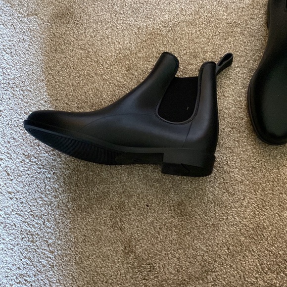 Black Chelsea boots - Picture 2 of 2